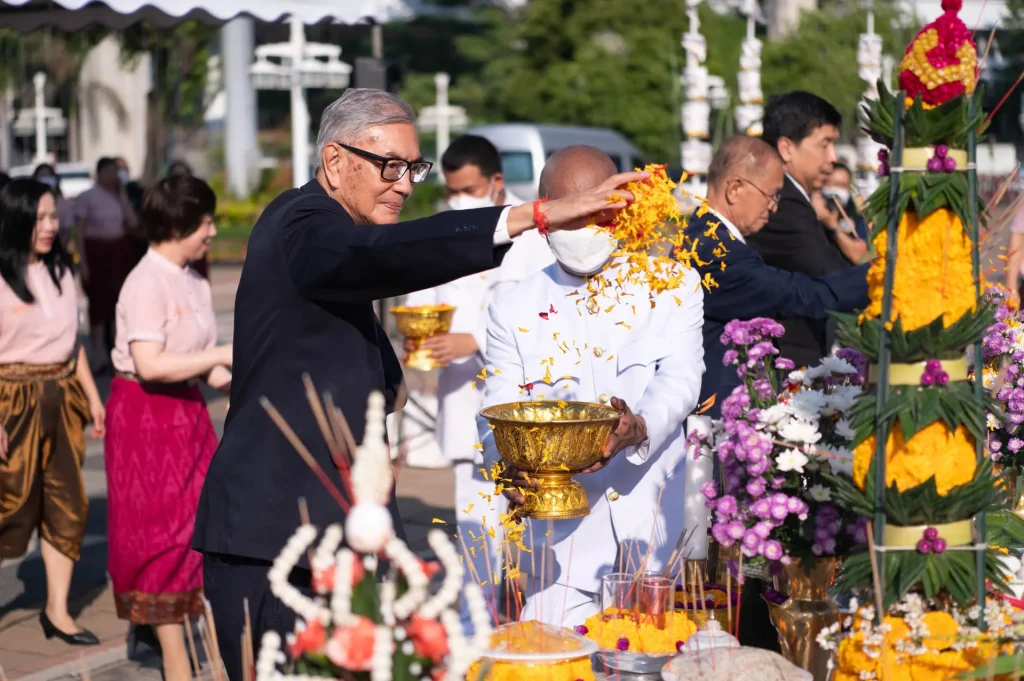 ‘นิด้า’ ร่วมพิธีบวงสรวงพระบรมราชานุสรณ์ ร.๖ เตรียมพร้อมการจัดงานวันกาชาด ๑๐๐ ปี ณ สวนลุมพินี