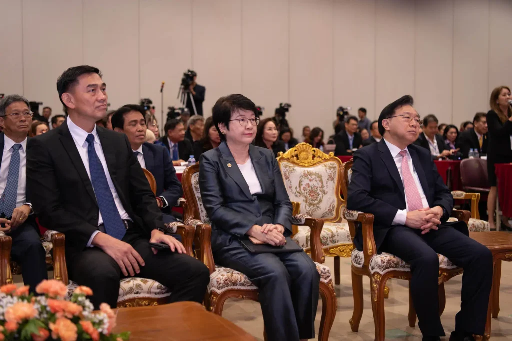 ‘วบส. นิด้า’ จัดสัมมนาวิชาการ AMM FORUM รับเกียรติจากนายกรัฐมนตรี ‘เศรษฐา ทวีสิน’ ปาฐกถาพิเศษ ‘อนาคตเศรษฐกิจไทย’