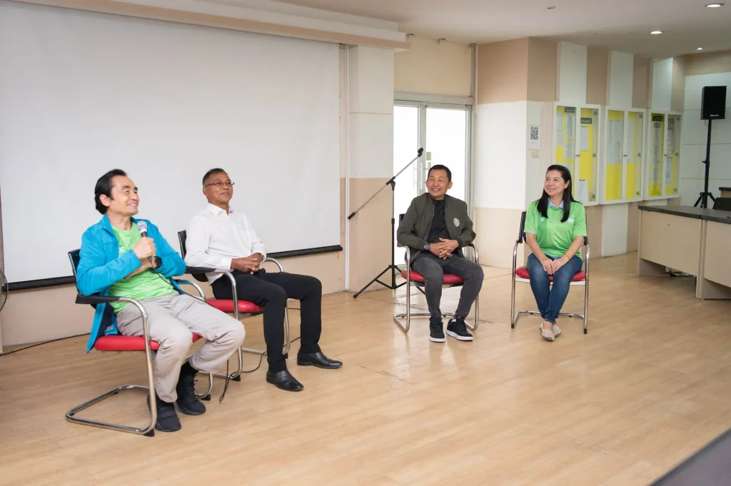 สว.-จัดกิจกรรมปลูกต้นราชพฤกษ์-เนื่องใน-วันสิ่งแวดล้อมไทย12 คณะบริหารการพัฒนาสิ่งแวดล้อม (นิด้า) ผนึกกำลังชุมชนรอบสีคิ้ว จัดกิจกรรมปลูกต้นราชพฤกษ์ เนื่องใน “วันสิ่งแวดล้อมไทย”