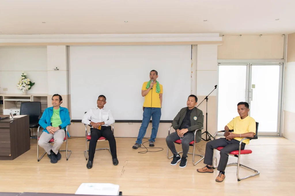 สว.-จัดกิจกรรมปลูกต้นราชพฤกษ์-เนื่องใน-วันสิ่งแวดล้อมไทย14 คณะบริหารการพัฒนาสิ่งแวดล้อม (นิด้า) ผนึกกำลังชุมชนรอบสีคิ้ว จัดกิจกรรมปลูกต้นราชพฤกษ์ เนื่องใน “วันสิ่งแวดล้อมไทย”