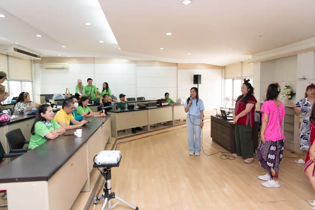 สว.-จัดกิจกรรมปลูกต้นราชพฤกษ์-เนื่องใน-วันสิ่งแวดล้อมไทย15 คณะบริหารการพัฒนาสิ่งแวดล้อม (นิด้า) ผนึกกำลังชุมชนรอบสีคิ้ว จัดกิจกรรมปลูกต้นราชพฤกษ์ เนื่องใน “วันสิ่งแวดล้อมไทย”