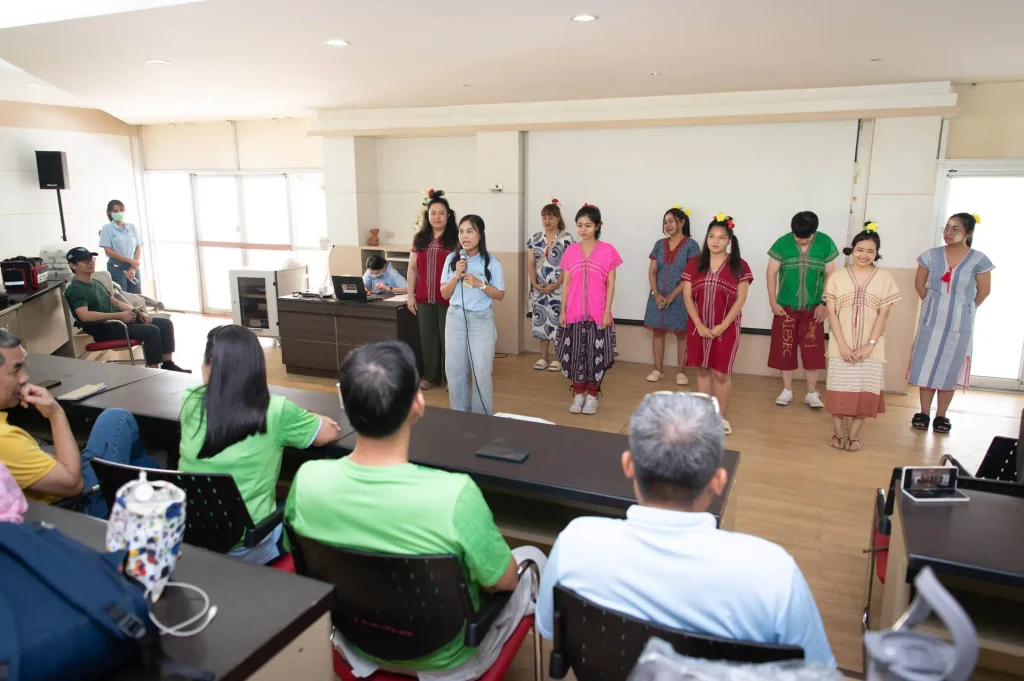 สว.-จัดกิจกรรมปลูกต้นราชพฤกษ์-เนื่องใน-วันสิ่งแวดล้อมไทย17 คณะบริหารการพัฒนาสิ่งแวดล้อม (นิด้า) ผนึกกำลังชุมชนรอบสีคิ้ว จัดกิจกรรมปลูกต้นราชพฤกษ์ เนื่องใน “วันสิ่งแวดล้อมไทย”