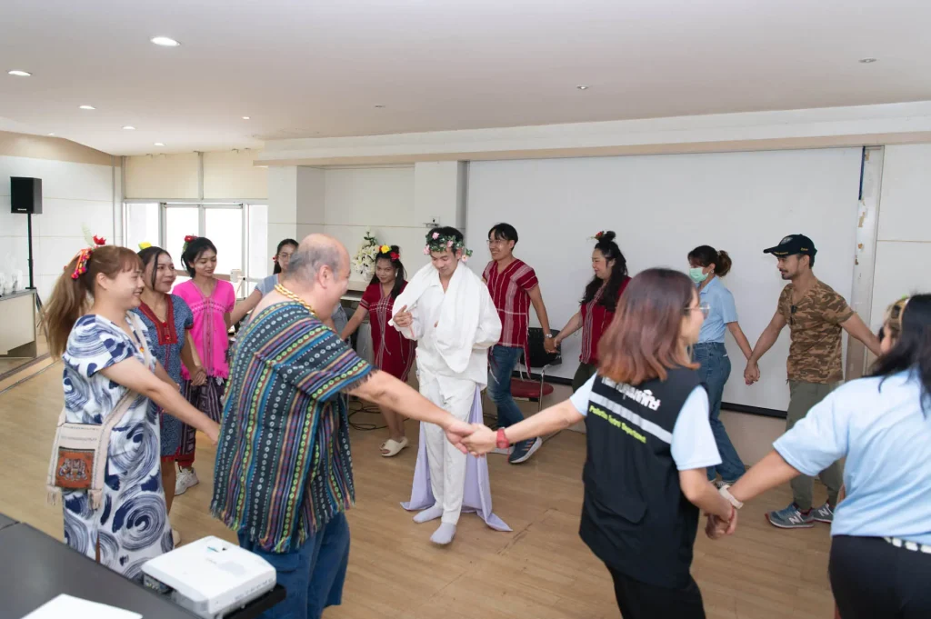 สว.-จัดกิจกรรมปลูกต้นราชพฤกษ์-เนื่องใน-วันสิ่งแวดล้อมไทย19 คณะบริหารการพัฒนาสิ่งแวดล้อม (นิด้า) ผนึกกำลังชุมชนรอบสีคิ้ว จัดกิจกรรมปลูกต้นราชพฤกษ์ เนื่องใน “วันสิ่งแวดล้อมไทย”