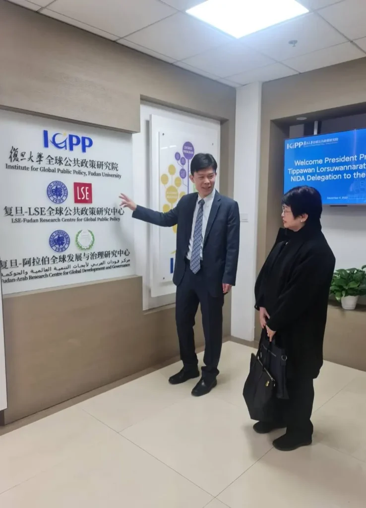 เยี่ยมเยียนมหาวิทยาลัยจีนที่เซี่ยงไฮ้​ (1)