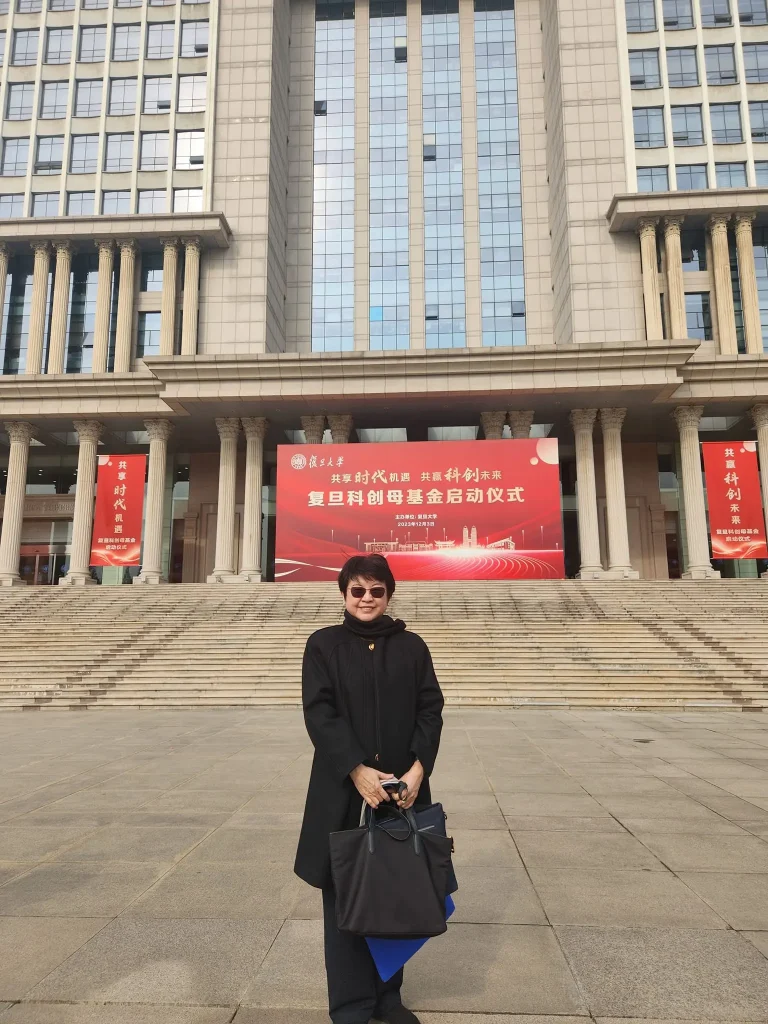 เยี่ยมเยียนมหาวิทยาลัยจีนที่เซี่ยงไฮ้​ (1)