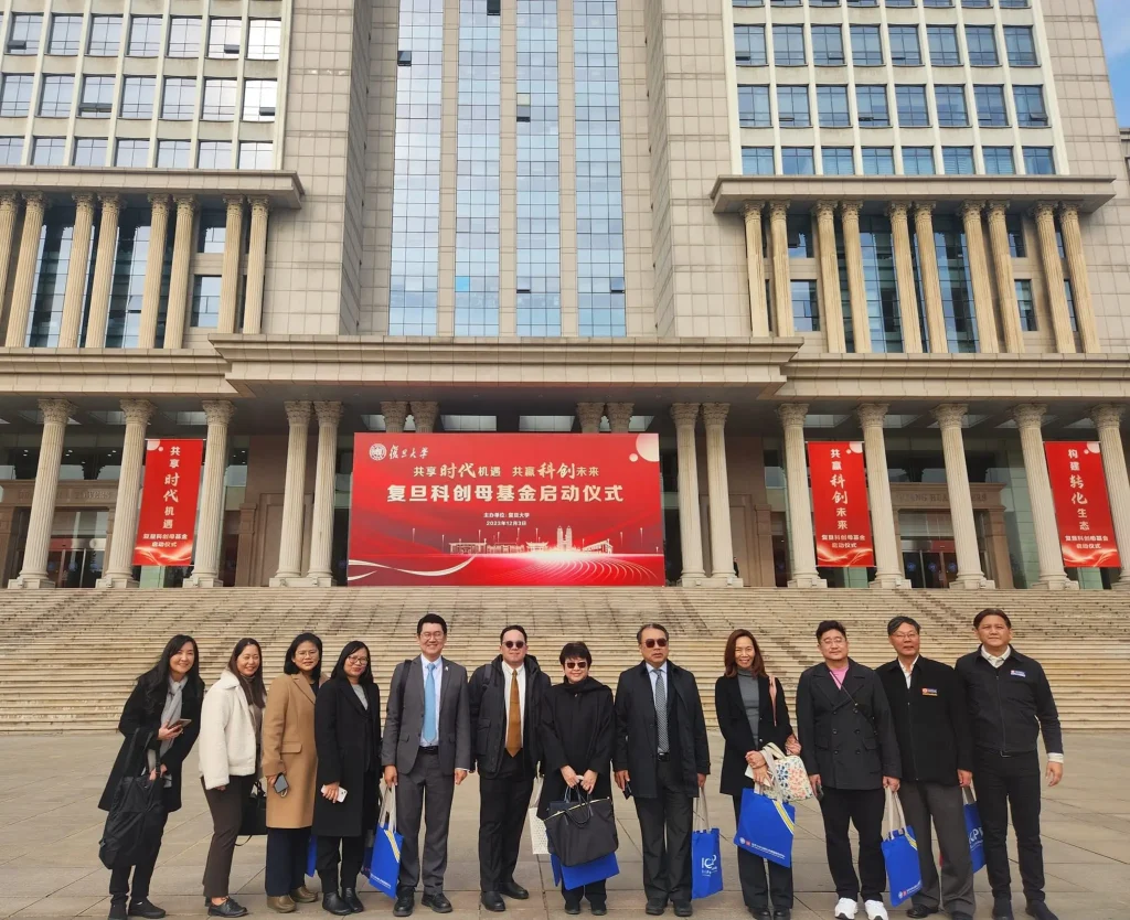 เยี่ยมเยียนมหาวิทยาลัยจีนที่เซี่ยงไฮ้​ (1)