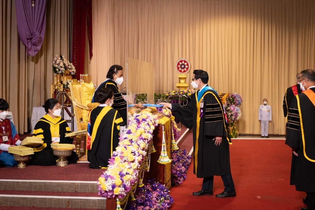 พิธีพระราชทานปริญญาบัตร-ครั้งที่-44-04 พิธีพระราชทานปริญญาบัตร สถาบันบัณฑิตพัฒนบริหารศาสตร์ ครั้งที่ 44