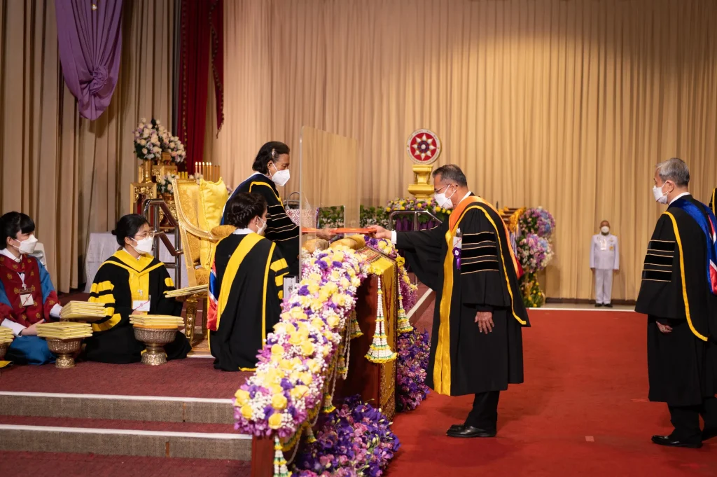 พิธีพระราชทานปริญญาบัตร-ครั้งที่-44-05 พิธีพระราชทานปริญญาบัตร สถาบันบัณฑิตพัฒนบริหารศาสตร์ ครั้งที่ 44