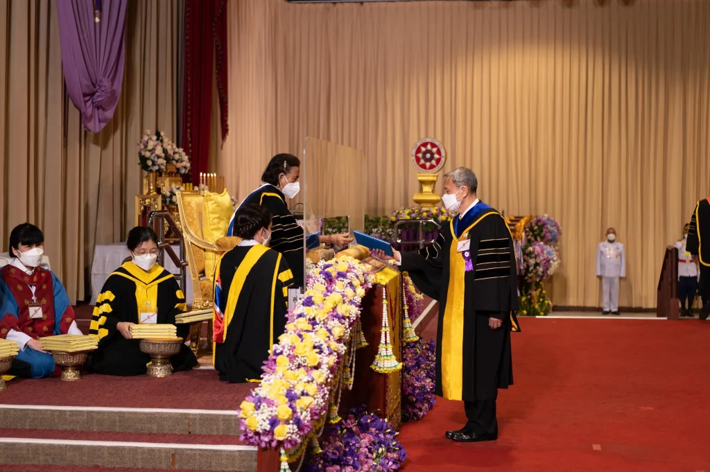 พิธีพระราชทานปริญญาบัตร-ครั้งที่-44-06 พิธีพระราชทานปริญญาบัตร สถาบันบัณฑิตพัฒนบริหารศาสตร์ ครั้งที่ 44