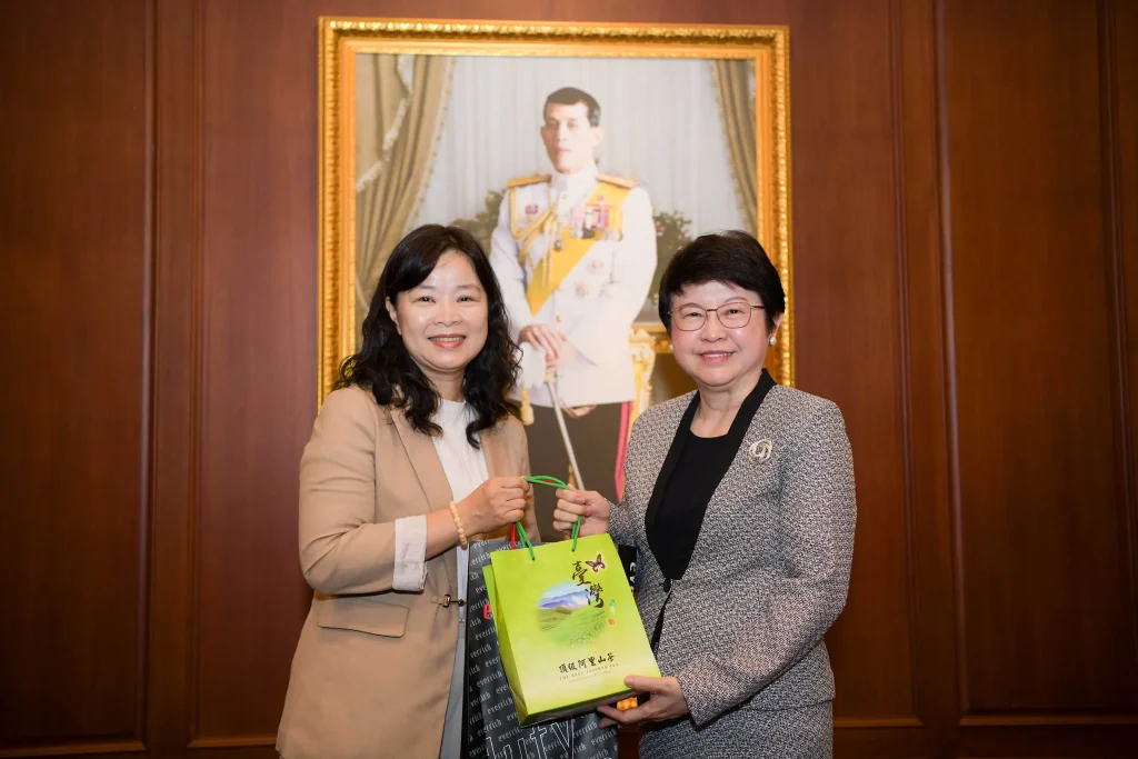 ผู้แทนจาก Zhen Ding Technology Holding Limited และกลุ่มสหพัฒน์เยือนสถาบัน