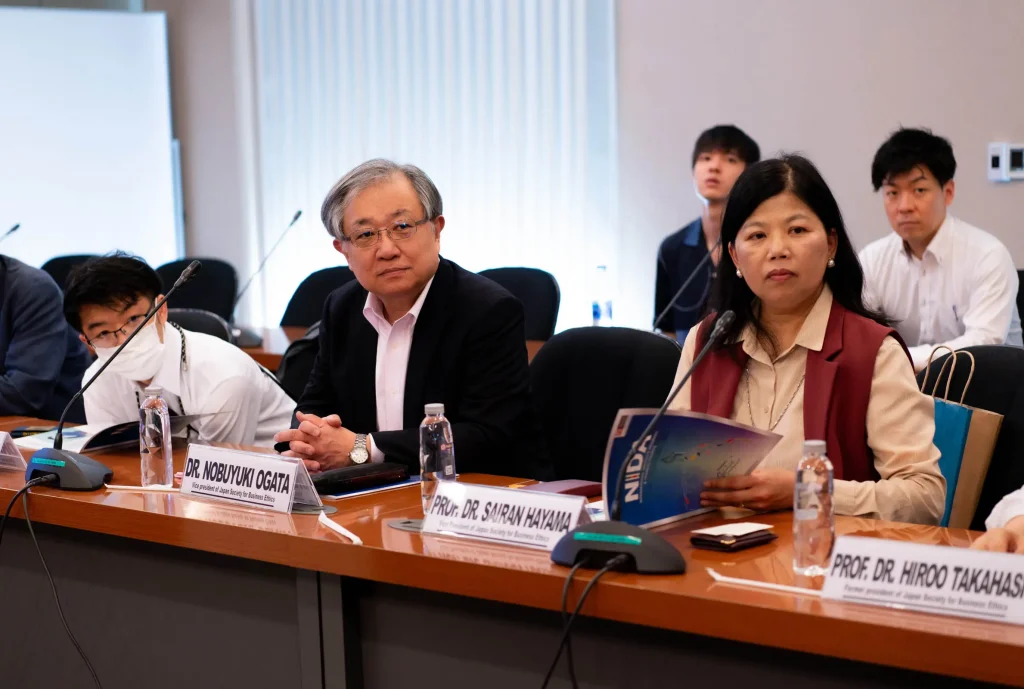 JABES-เยือนสถาบัน02 Professor Emeritus of Hakuoh University & Former President of the Japan Society for Business Ethics (JABES) เยือนสถาบัน