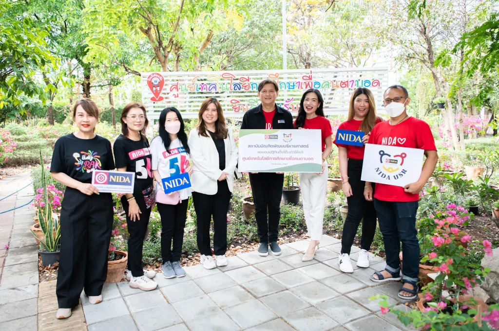 ‘นิด้า’ ส่งมอบ ปฏิทินตั้งโต๊ะเก่า สนับสนุนการจัดทำ ‘หนังสือเบรลล์’ เพื่อผู้พิการทางสายตา