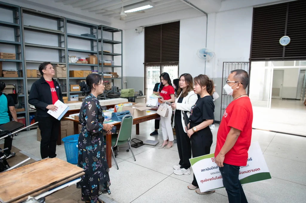 ‘นิด้า’ ส่งมอบ ปฏิทินตั้งโต๊ะเก่า สนับสนุนการจัดทำ ‘หนังสือเบรลล์’ เพื่อผู้พิการทางสายตา