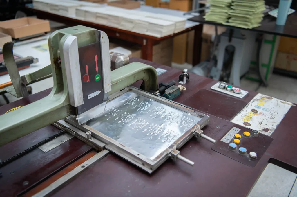 ‘นิด้า’ ส่งมอบ ปฏิทินตั้งโต๊ะเก่า สนับสนุนการจัดทำ ‘หนังสือเบรลล์’ เพื่อผู้พิการทางสายตา