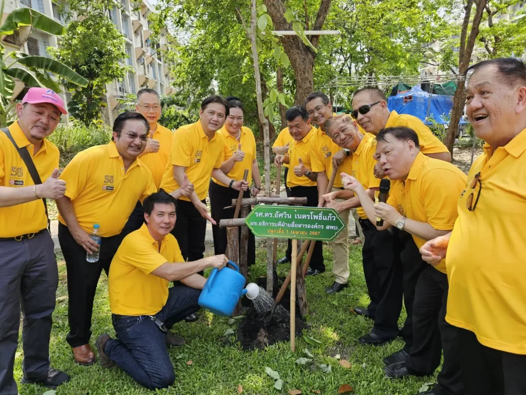 670401tree02 กิจกรรมทำความดีเพื่อสังคมและสิ่งแวดล้อม เนื่องในโอกาสครบรอบปีที่ 58 แห่งการสถาปนาสถาบันบัณฑิตพัฒนบริหารศาสตร์