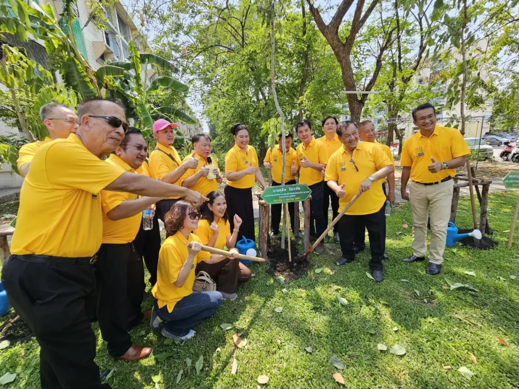 670401tree06 กิจกรรมทำความดีเพื่อสังคมและสิ่งแวดล้อม เนื่องในโอกาสครบรอบปีที่ 58 แห่งการสถาปนาสถาบันบัณฑิตพัฒนบริหารศาสตร์