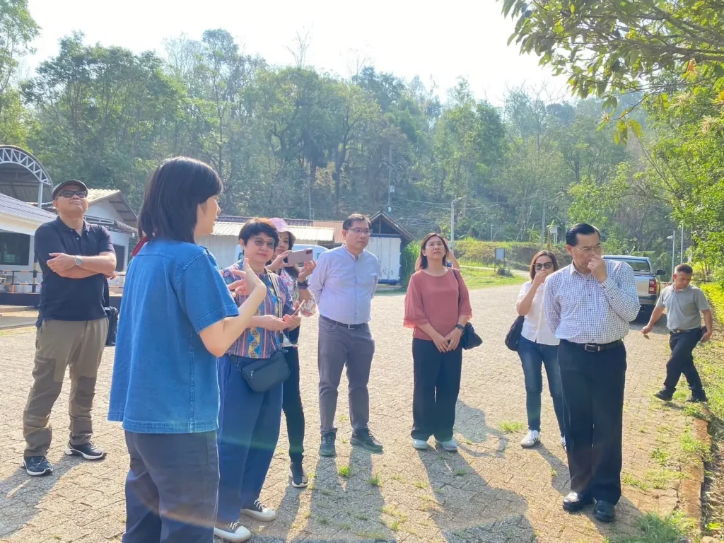 ดูงานปลูกหญ้าแฝกที่ดอยตุง