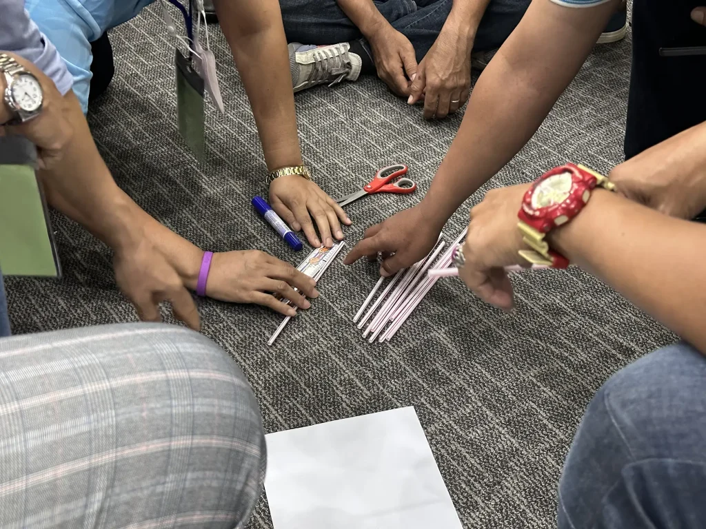 670517wise1_002 ‘นิด้า’ จัดโครงการการสร้างทีมสัมพันธ์เพื่อประสิทธิภาพในการทำงาน “พัฒนาทีม สร้างความสัมพันธ์ สู่ค่านิยม WISE” รุ่นที่ 1