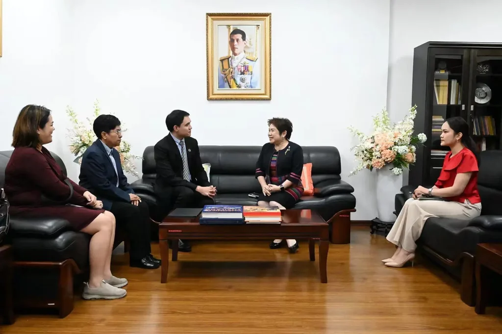 NIDA-Visit-the-Royal-Thai-Consulate-General01 ‘นิด้า’ เข้าเยี่ยมคารวะกงสุลใหญ่ ณ นครหนานหนิง สาธารณรัฐประชาชนจีน