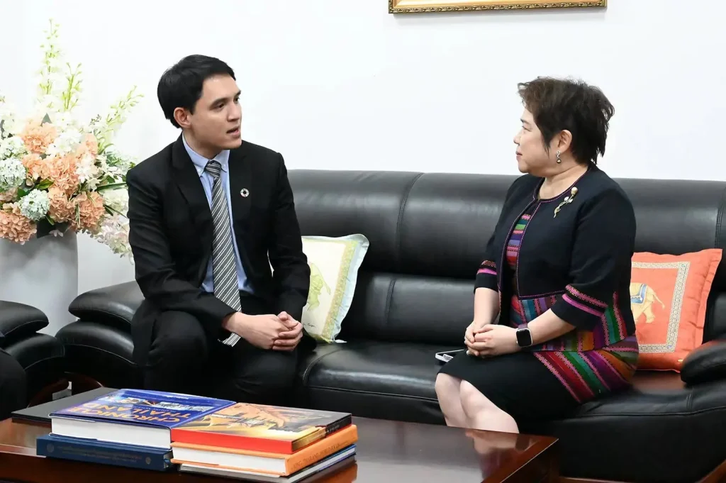 NIDA-Visit-the-Royal-Thai-Consulate-General02 ‘นิด้า’ เข้าเยี่ยมคารวะกงสุลใหญ่ ณ นครหนานหนิง สาธารณรัฐประชาชนจีน