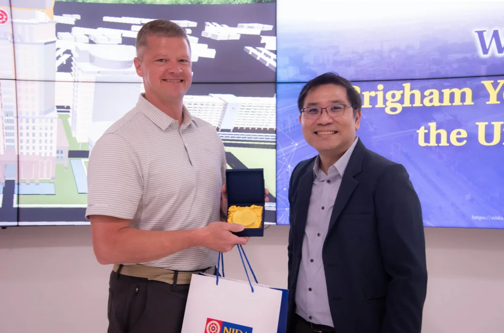 B13 ‘นิด้า’ ต้อนรับคณะศึกษาดูงานจาก Brigham Young University ประเทศสหรัฐอเมริกา