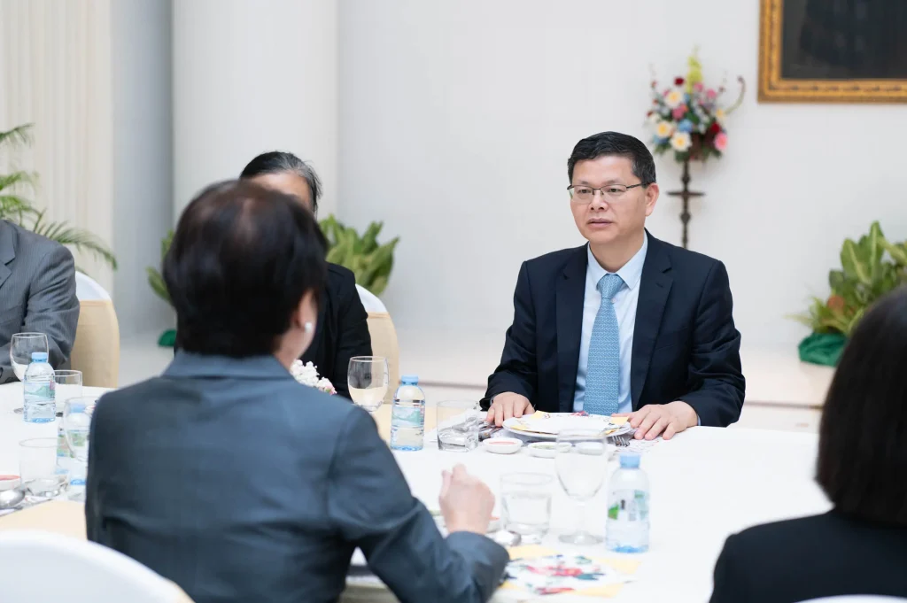 The Organization Department of CPC Shanghai Municipal Committee สาธารณรัฐประชาชนจีน เยือนสถาบัน