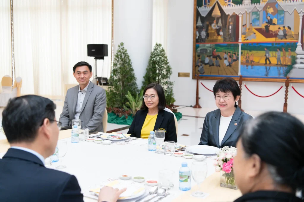 The Organization Department of CPC Shanghai Municipal Committee สาธารณรัฐประชาชนจีน เยือนสถาบัน
