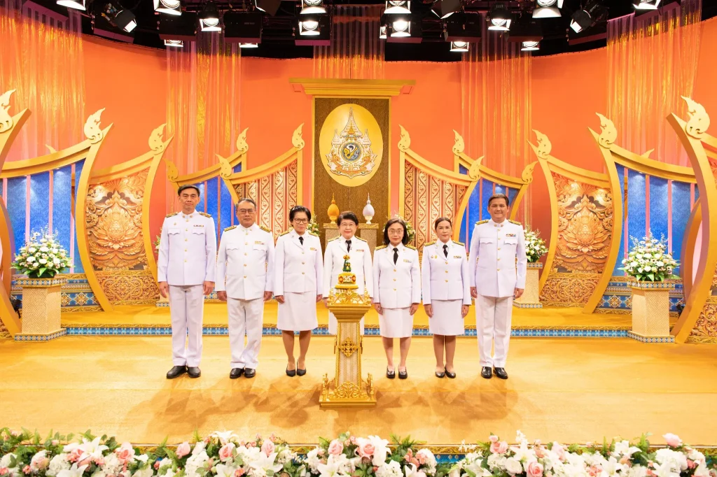 บันทึกเทปถวายพระพร02 “นิด้า” ร่วมบันทึกเทปถวายพระพร เนื่องในโอกาสมหามงคลเฉลิมพระชนมพรรษา พระบาทสมเด็จพระเจ้าอยู่หัว และสมเด็จพระบรมราชชนนีพันปีหลวง