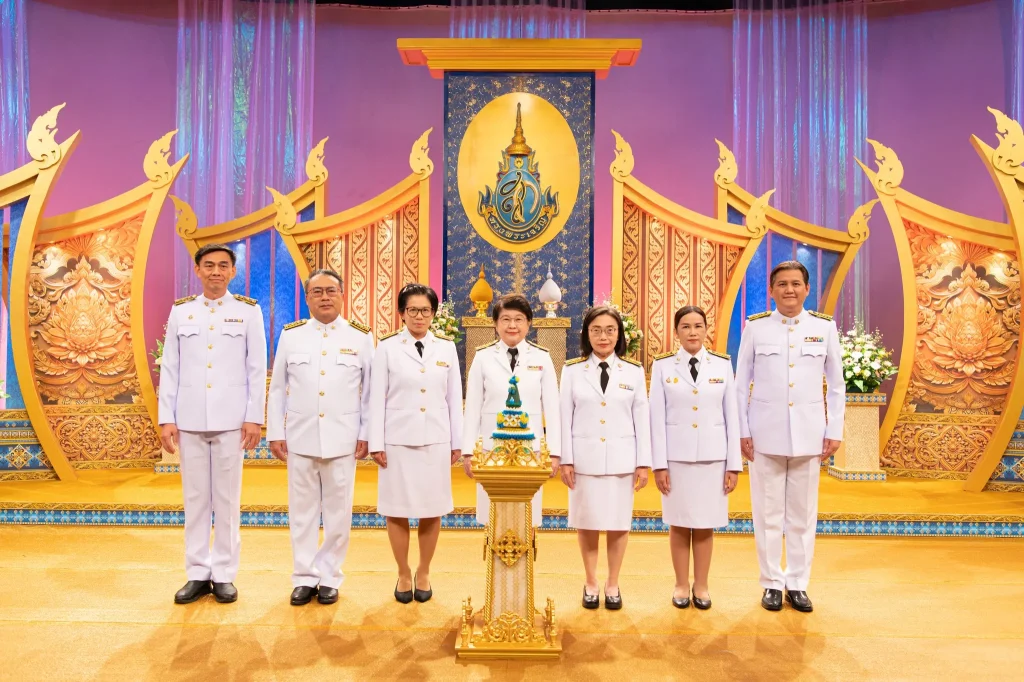 บันทึกเทปถวายพระพร03 “นิด้า” ร่วมบันทึกเทปถวายพระพร เนื่องในโอกาสมหามงคลเฉลิมพระชนมพรรษา พระบาทสมเด็จพระเจ้าอยู่หัว และสมเด็จพระบรมราชชนนีพันปีหลวง