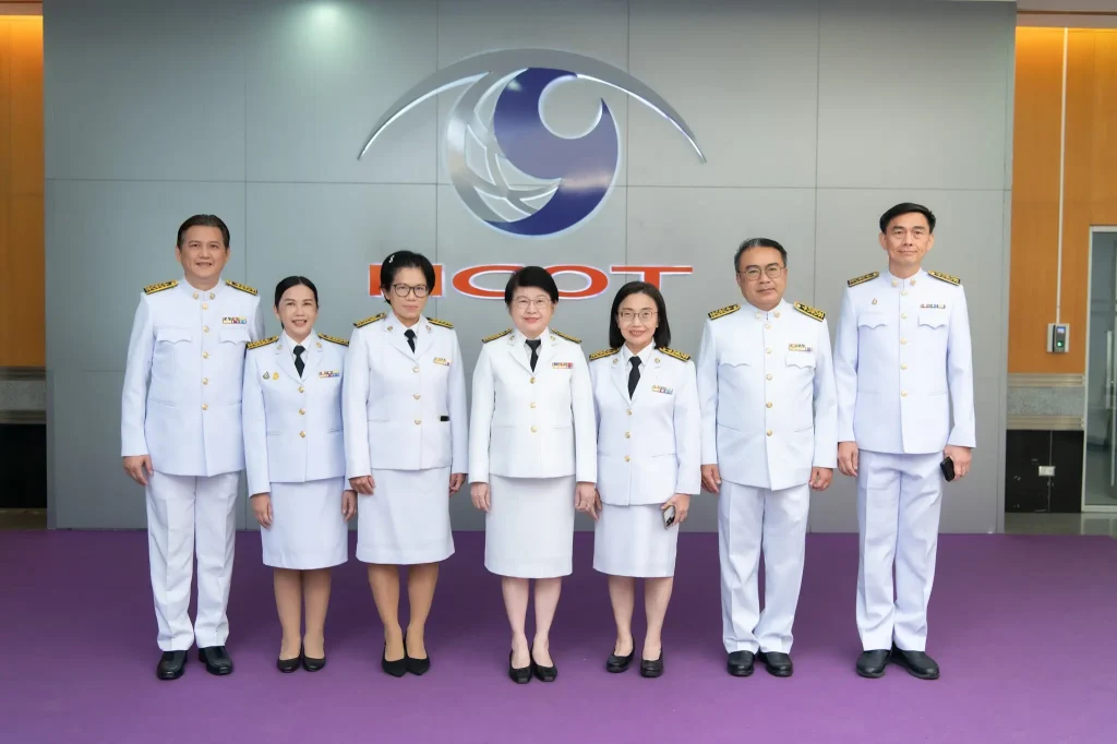 บันทึกเทปถวายพระพร04 “นิด้า” ร่วมบันทึกเทปถวายพระพร เนื่องในโอกาสมหามงคลเฉลิมพระชนมพรรษา พระบาทสมเด็จพระเจ้าอยู่หัว และสมเด็จพระบรมราชชนนีพันปีหลวง