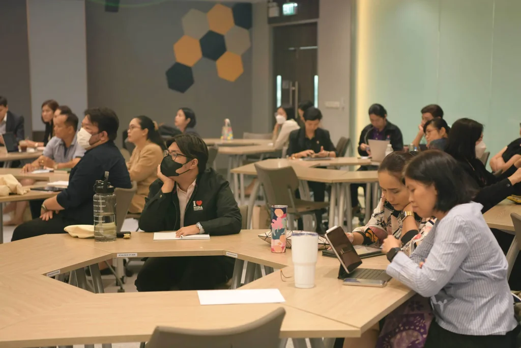 โครงการพัฒนาความรู้ด้านกฎระเบียบเกี่ยวกับการปฏิบัติงาน หลักสูตร “การยกร่างกฎหมายลำดับรองให้ถูกต้องตามขอบเขตของกฎหมายและสามารถบังคับใช้ได้อย่างมีประสิทธิภาพ”