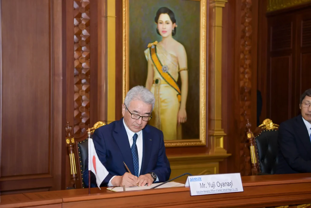 MOU Sanken Setsubi Kogyo02 พิธีลงนามบันทึกข้อตกลงความร่วมมือ โครงการความร่วมมือด้านการพัฒนาการศึกษาระหว่าง สถาบันบัณฑิตพัฒนบริหารศาสตร์ กับ Sanken Setsubi Kogyo Co., Ltd.