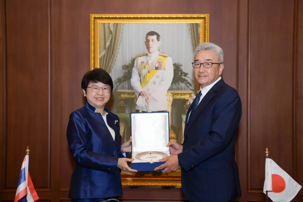 MOU Sanken Setsubi Kogyo04 พิธีลงนามบันทึกข้อตกลงความร่วมมือ โครงการความร่วมมือด้านการพัฒนาการศึกษาระหว่าง สถาบันบัณฑิตพัฒนบริหารศาสตร์ กับ Sanken Setsubi Kogyo Co., Ltd.