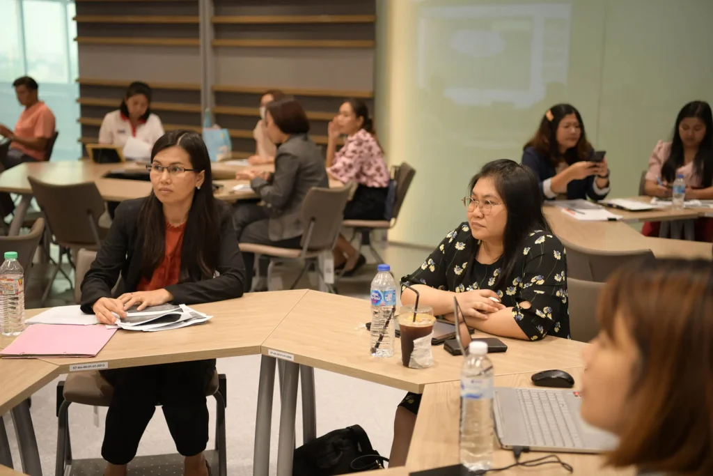 Subordinate Law04 การอบรมเชิงปฏิบัติการหลักสูตร การยกร่างกฎหมายลำดับรองให้ถูกต้องตามขอบเขตของกฎหมาย และสามารถบังคับใช้ได้อย่างมีประสิทธิภาพ ได้จบหลักสูตรแล้ว