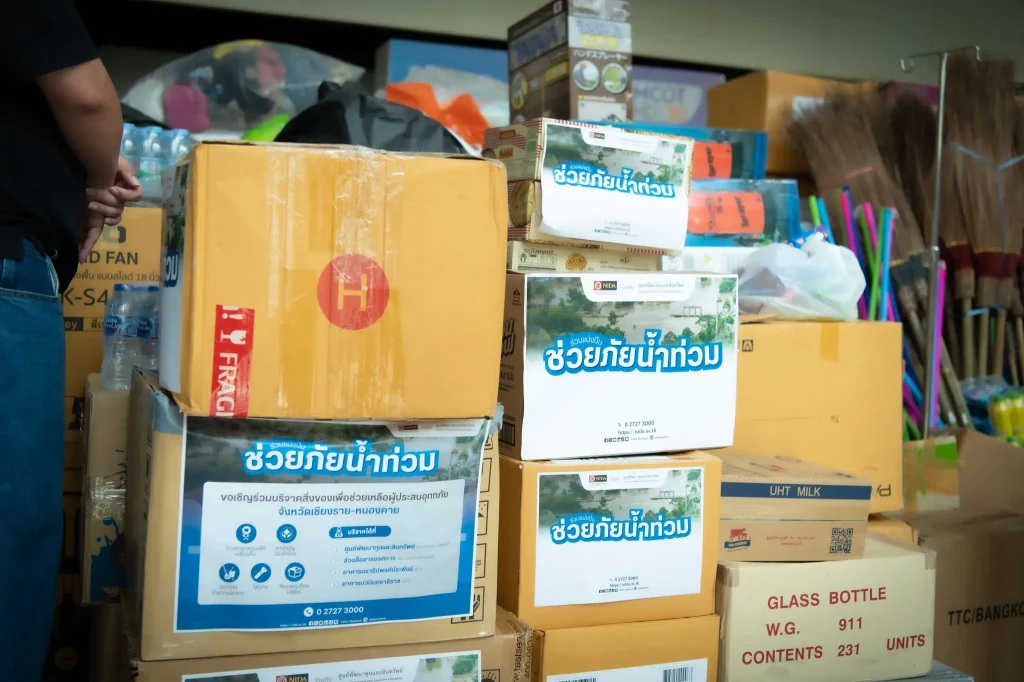 ‘นิด้า’ ส่งมอบธารน้ำใจให้ผู้ประสบอุทกภัย ร่วมกับ MCOT และ มูลนิธิองค์กรทำดี
