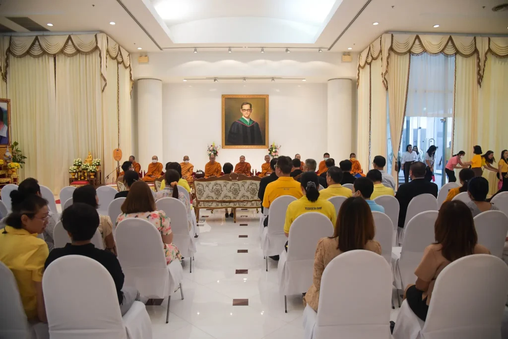 ‘นิด้า’ จัดพิธีทำบุญตักบาตร น้อมรำลึกในพระมหากรุณาธิคุณ ในหลวงรัชกาลที่ ๙ ผู้ทรงก่อกำเนิดสถาบัน