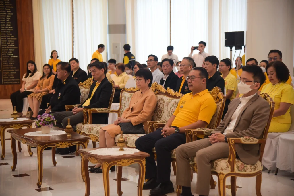 ‘นิด้า’ จัดพิธีทำบุญตักบาตร น้อมรำลึกในพระมหากรุณาธิคุณ ในหลวงรัชกาลที่ ๙ ผู้ทรงก่อกำเนิดสถาบัน