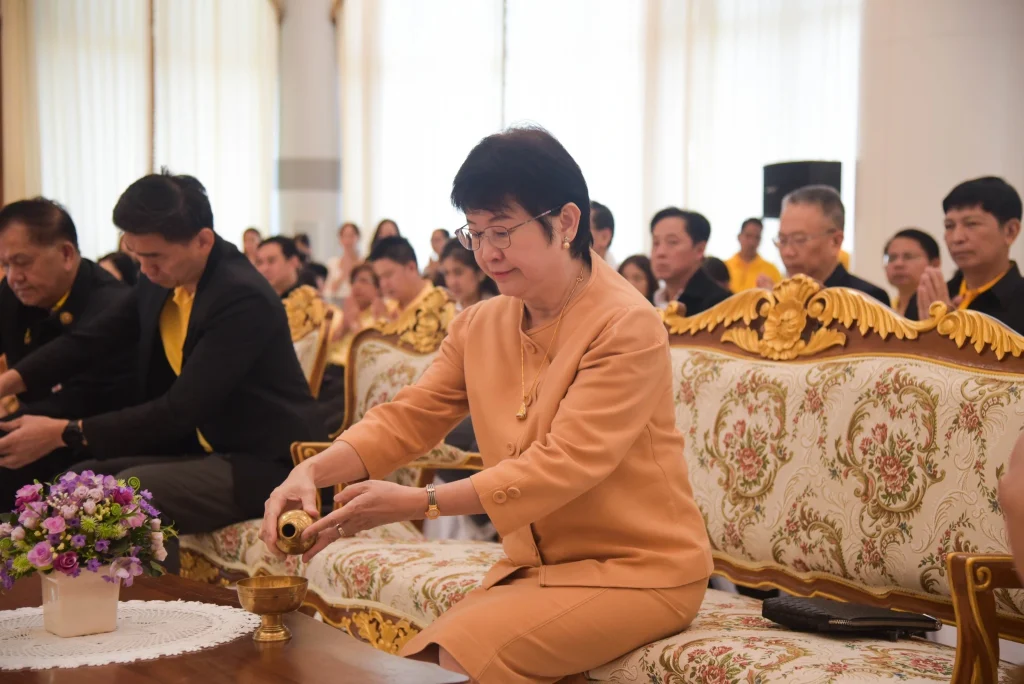 ‘นิด้า’ จัดพิธีทำบุญตักบาตร น้อมรำลึกในพระมหากรุณาธิคุณ ในหลวงรัชกาลที่ ๙ ผู้ทรงก่อกำเนิดสถาบัน
