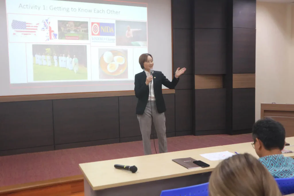 ‘นิด้า’ จัดโครงการเรียนรู้วัฒนธรรมไทยเบื้องต้น และการสื่อสารข้ามวัฒนธรรม สำหรับนักศึกษาต่างชาติ ภาคการศึกษาที่ 1/2567