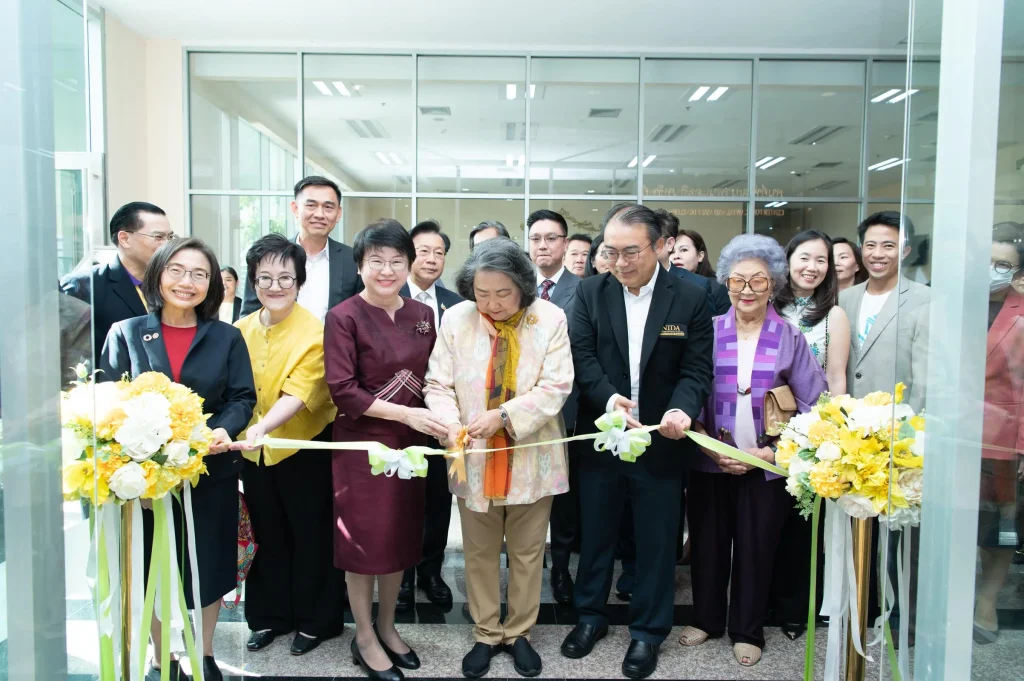 ccad 02 นิด้าเปิดตัว “ศูนย์พัฒนาทุนและสินทรัพย์” อย่างเป็นทางการในบรรยากาศอบอุ่น แขกผู้มีเกียรติ คณาจารย์ - นักศึกษา - ศิษย์เก่า ร่วมแสดงความยินดีอย่างคับคั่ง
