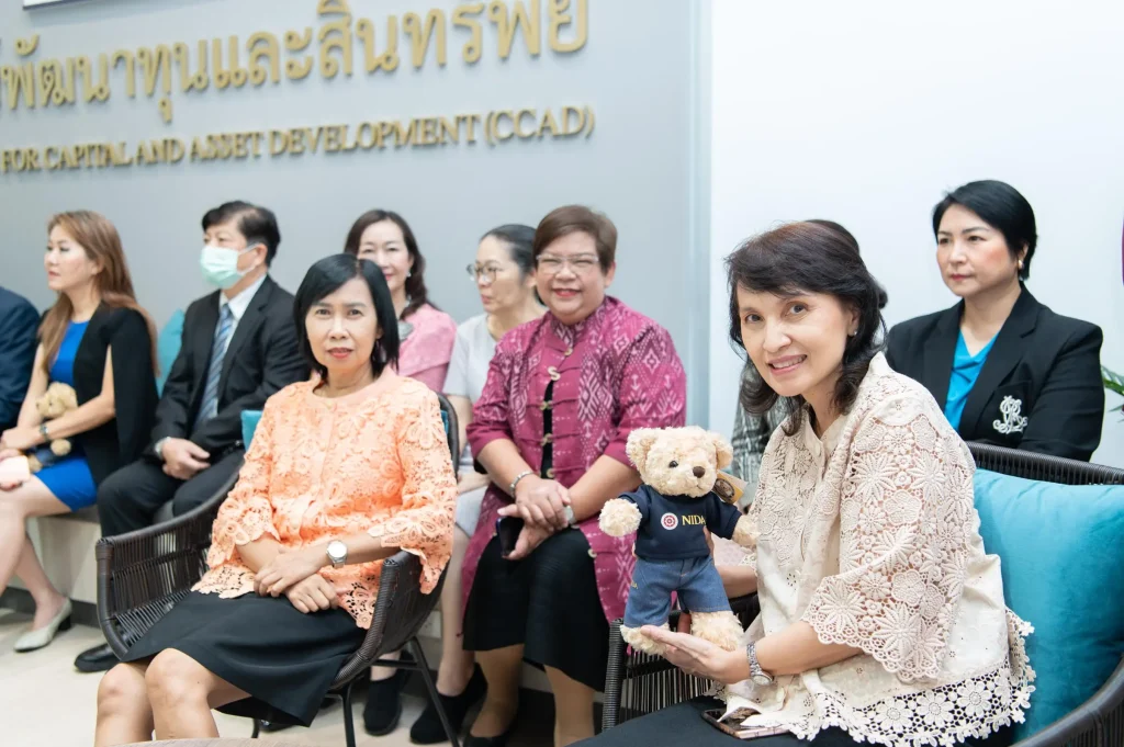 ccad 08 นิด้าเปิดตัว “ศูนย์พัฒนาทุนและสินทรัพย์” อย่างเป็นทางการในบรรยากาศอบอุ่น แขกผู้มีเกียรติ คณาจารย์ - นักศึกษา - ศิษย์เก่า ร่วมแสดงความยินดีอย่างคับคั่ง