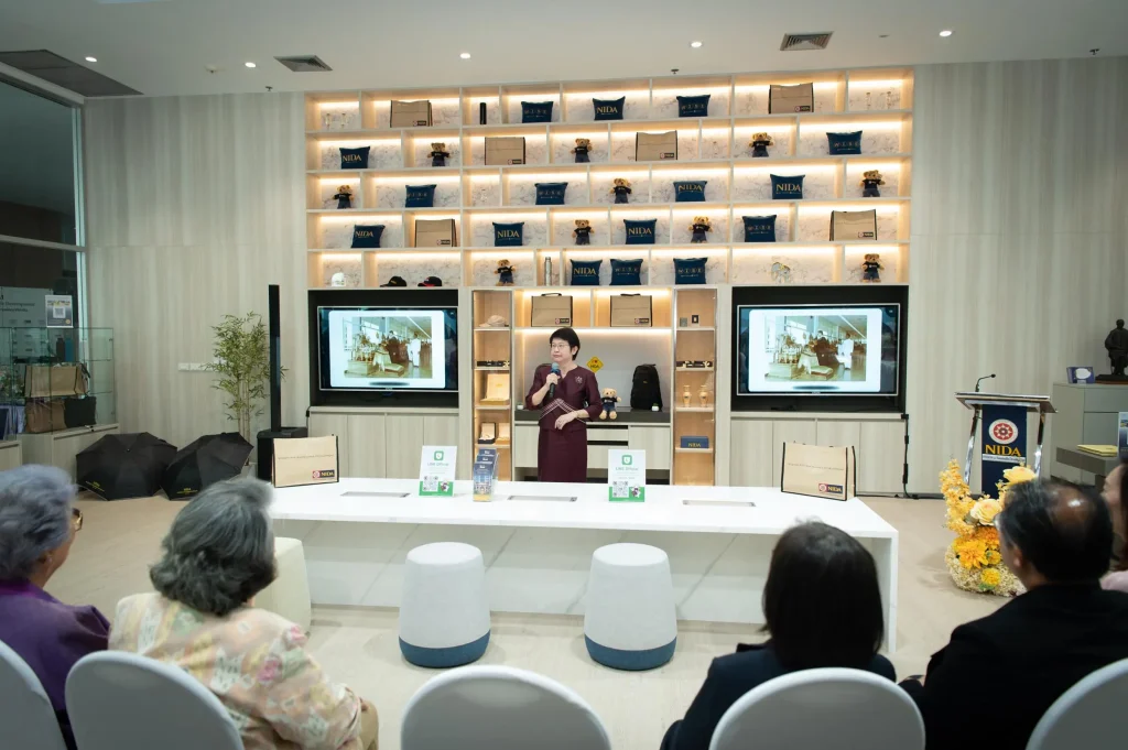 ccad 13 นิด้าเปิดตัว “ศูนย์พัฒนาทุนและสินทรัพย์” อย่างเป็นทางการในบรรยากาศอบอุ่น แขกผู้มีเกียรติ คณาจารย์ - นักศึกษา - ศิษย์เก่า ร่วมแสดงความยินดีอย่างคับคั่ง