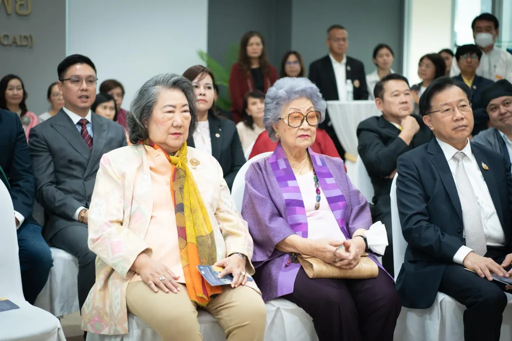 ccad 14 นิด้าเปิดตัว “ศูนย์พัฒนาทุนและสินทรัพย์” อย่างเป็นทางการในบรรยากาศอบอุ่น แขกผู้มีเกียรติ คณาจารย์ - นักศึกษา - ศิษย์เก่า ร่วมแสดงความยินดีอย่างคับคั่ง
