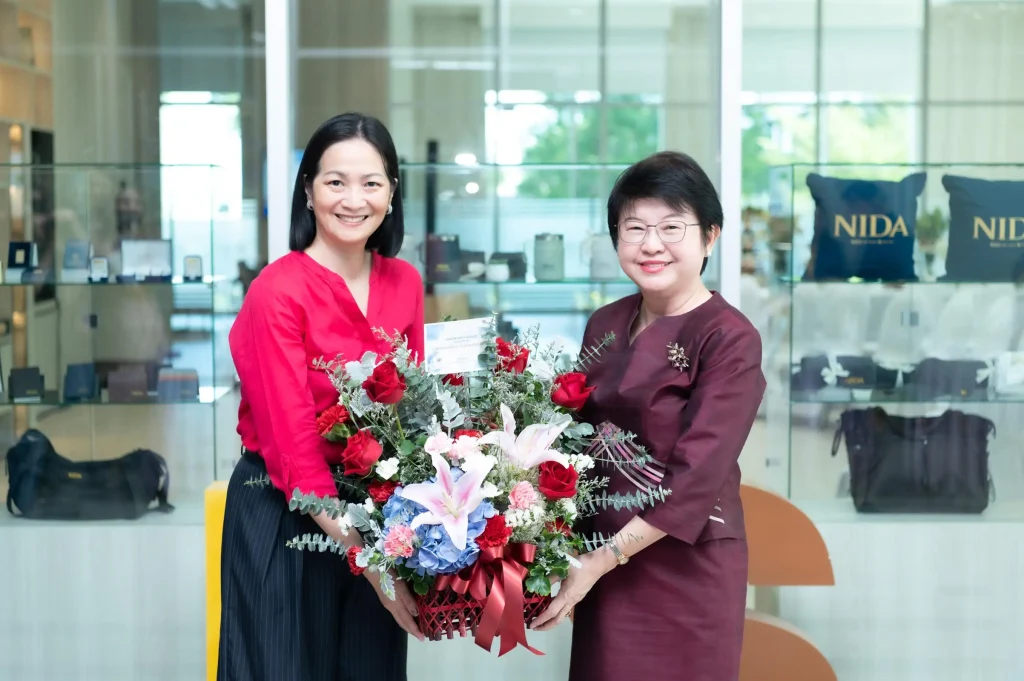 ccad 24 นิด้าเปิดตัว “ศูนย์พัฒนาทุนและสินทรัพย์” อย่างเป็นทางการในบรรยากาศอบอุ่น แขกผู้มีเกียรติ คณาจารย์ - นักศึกษา - ศิษย์เก่า ร่วมแสดงความยินดีอย่างคับคั่ง