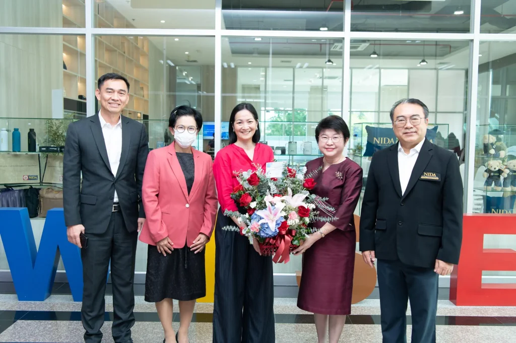 ccad 25 นิด้าเปิดตัว “ศูนย์พัฒนาทุนและสินทรัพย์” อย่างเป็นทางการในบรรยากาศอบอุ่น แขกผู้มีเกียรติ คณาจารย์ - นักศึกษา - ศิษย์เก่า ร่วมแสดงความยินดีอย่างคับคั่ง