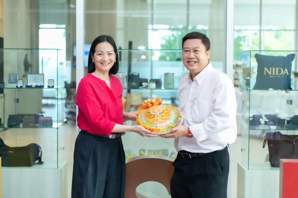 ccad 28 นิด้าเปิดตัว “ศูนย์พัฒนาทุนและสินทรัพย์” อย่างเป็นทางการในบรรยากาศอบอุ่น แขกผู้มีเกียรติ คณาจารย์ - นักศึกษา - ศิษย์เก่า ร่วมแสดงความยินดีอย่างคับคั่ง