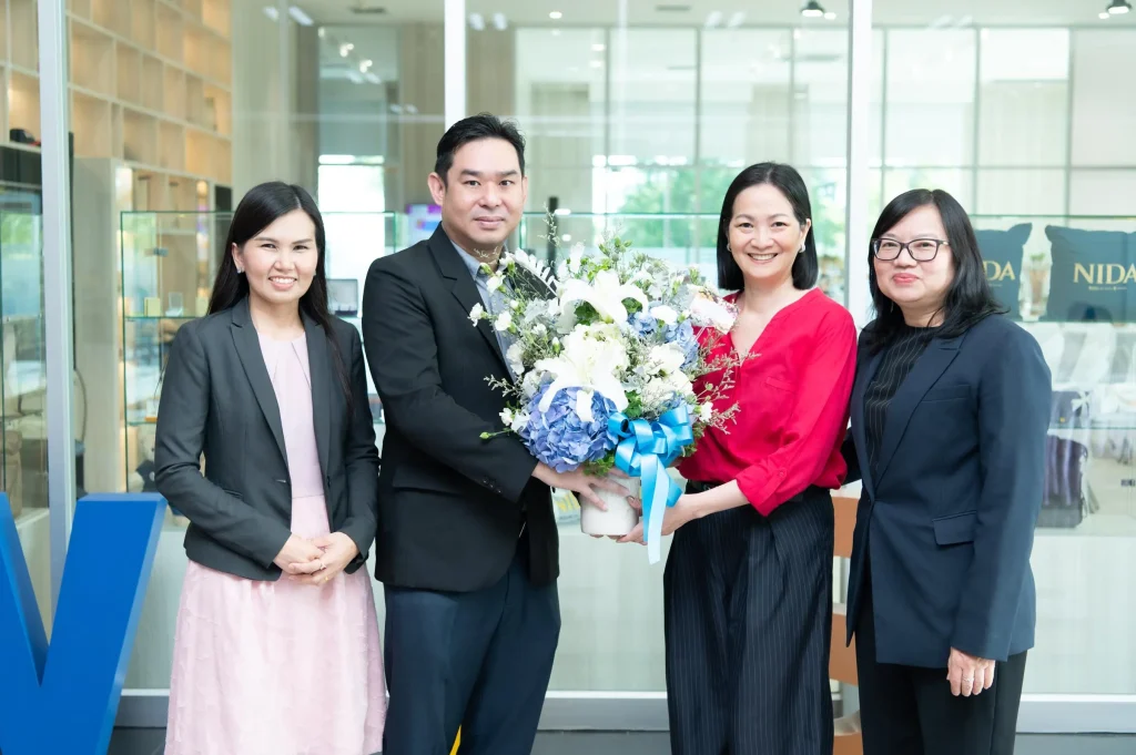 ccad 33 นิด้าเปิดตัว “ศูนย์พัฒนาทุนและสินทรัพย์” อย่างเป็นทางการในบรรยากาศอบอุ่น แขกผู้มีเกียรติ คณาจารย์ - นักศึกษา - ศิษย์เก่า ร่วมแสดงความยินดีอย่างคับคั่ง