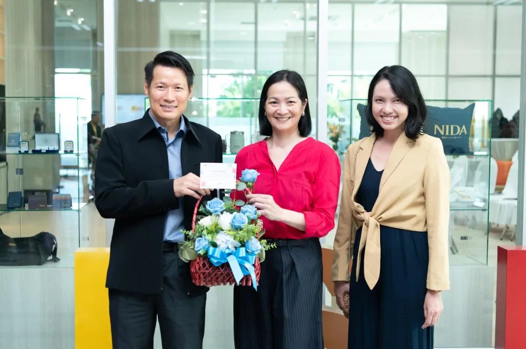 ccad 39 นิด้าเปิดตัว “ศูนย์พัฒนาทุนและสินทรัพย์” อย่างเป็นทางการในบรรยากาศอบอุ่น แขกผู้มีเกียรติ คณาจารย์ - นักศึกษา - ศิษย์เก่า ร่วมแสดงความยินดีอย่างคับคั่ง