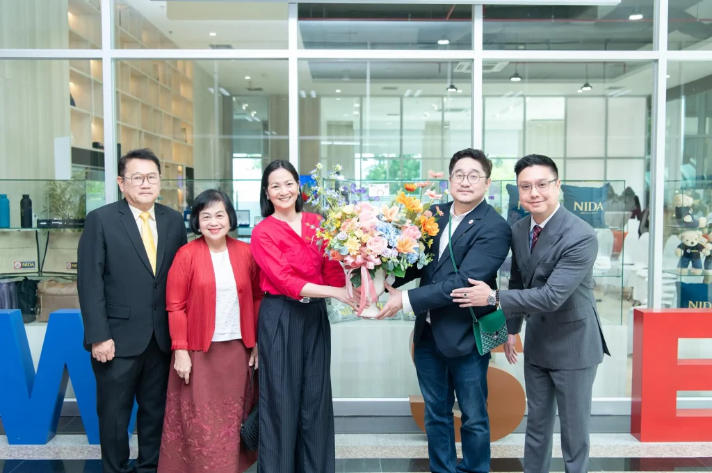 ccad 47 นิด้าเปิดตัว “ศูนย์พัฒนาทุนและสินทรัพย์” อย่างเป็นทางการในบรรยากาศอบอุ่น แขกผู้มีเกียรติ คณาจารย์ - นักศึกษา - ศิษย์เก่า ร่วมแสดงความยินดีอย่างคับคั่ง