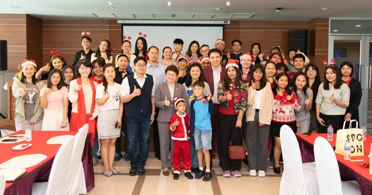 Holly Jolly: Celebrate the Christmas Spirit Around the World